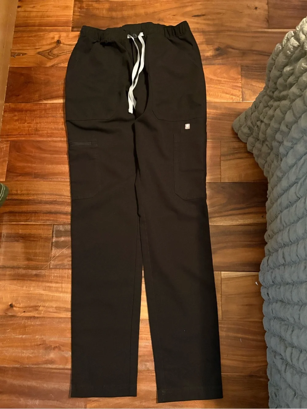 FIGS Men’s XS Yola Yoga Scrub Pants Black Cargo Stretch Medical Uniform (1267)